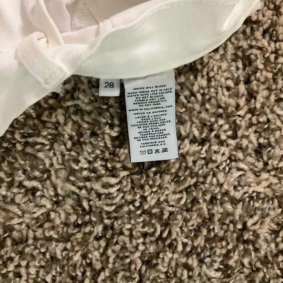 J Brand White Slim Straight Cropped Jeans Size 28 Discontinued Brand

E001 - Picture 3 of 8